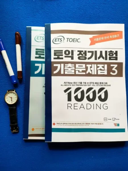 review-sach-toeic-reading-listeining-ets-2022 (1)